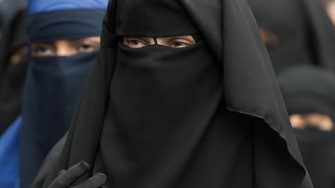 L ONU  condamne l interdiction fran aise de la burqa 