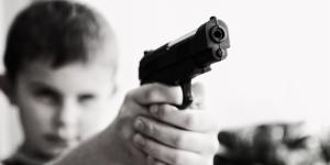 Blanquer prône l'interdiction des armes à feu au lycée