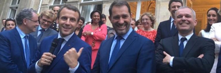 Le président salue l'humour du premier sinistre lors d'un gala