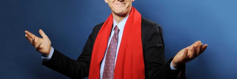 Christophe Barbier c'est fait voler son écharpe rouge