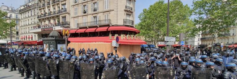 Plus d'une centaine de policiers protège La Rotonde