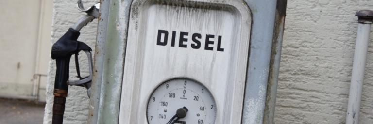 L'essence n'est pas chère, mais il n'y a personne pour cause de confinement