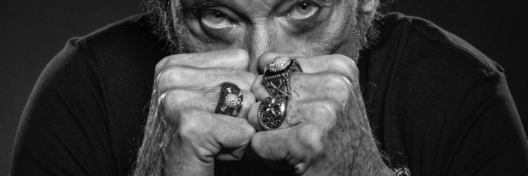 Johnny Hallyday chante en soutien au personnel soignant