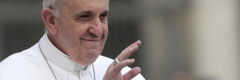 La véritable eau bénite est le whisky pour le pape François, une blague censurée par le Vatican